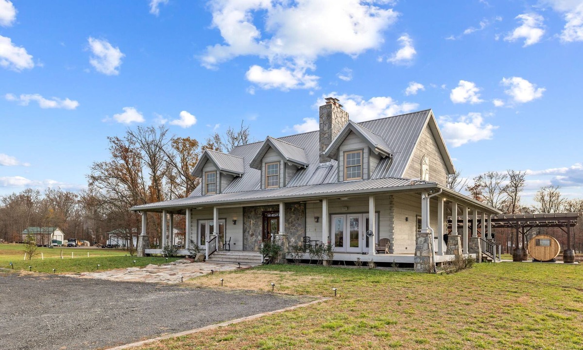 Tuscarora Other | Charming 5-bedroom farmhouse in delightful Leesburg, sauna, jacuzzi, fire pit.