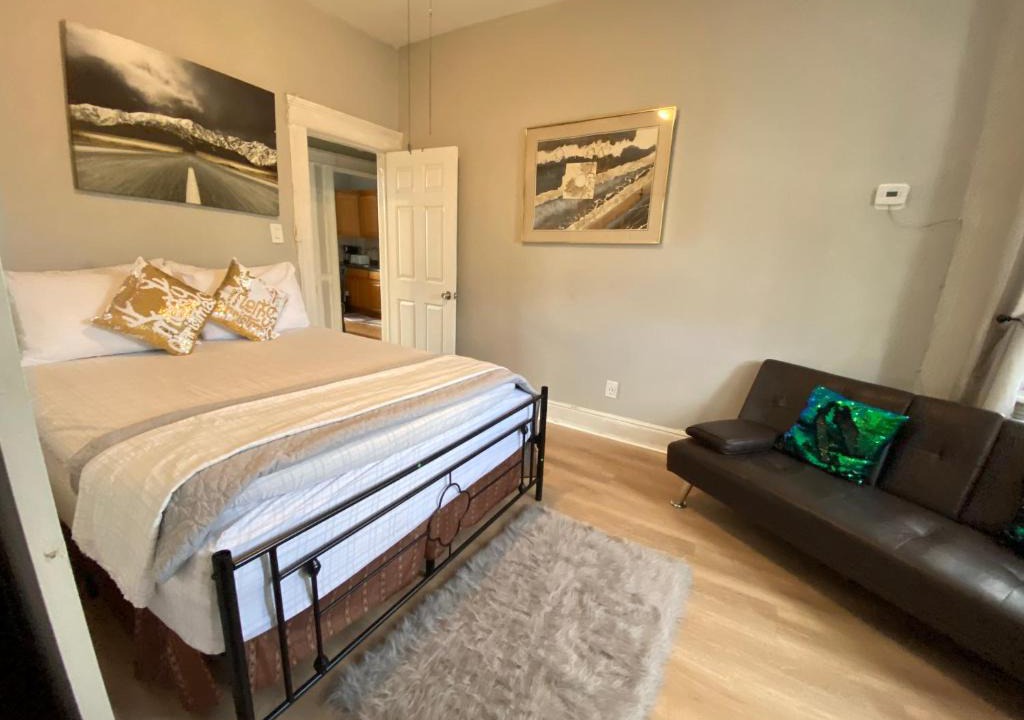 West New York Apartment | Charming and cozy apartment in New Jersey close to all the fun 10 minutes to NYC