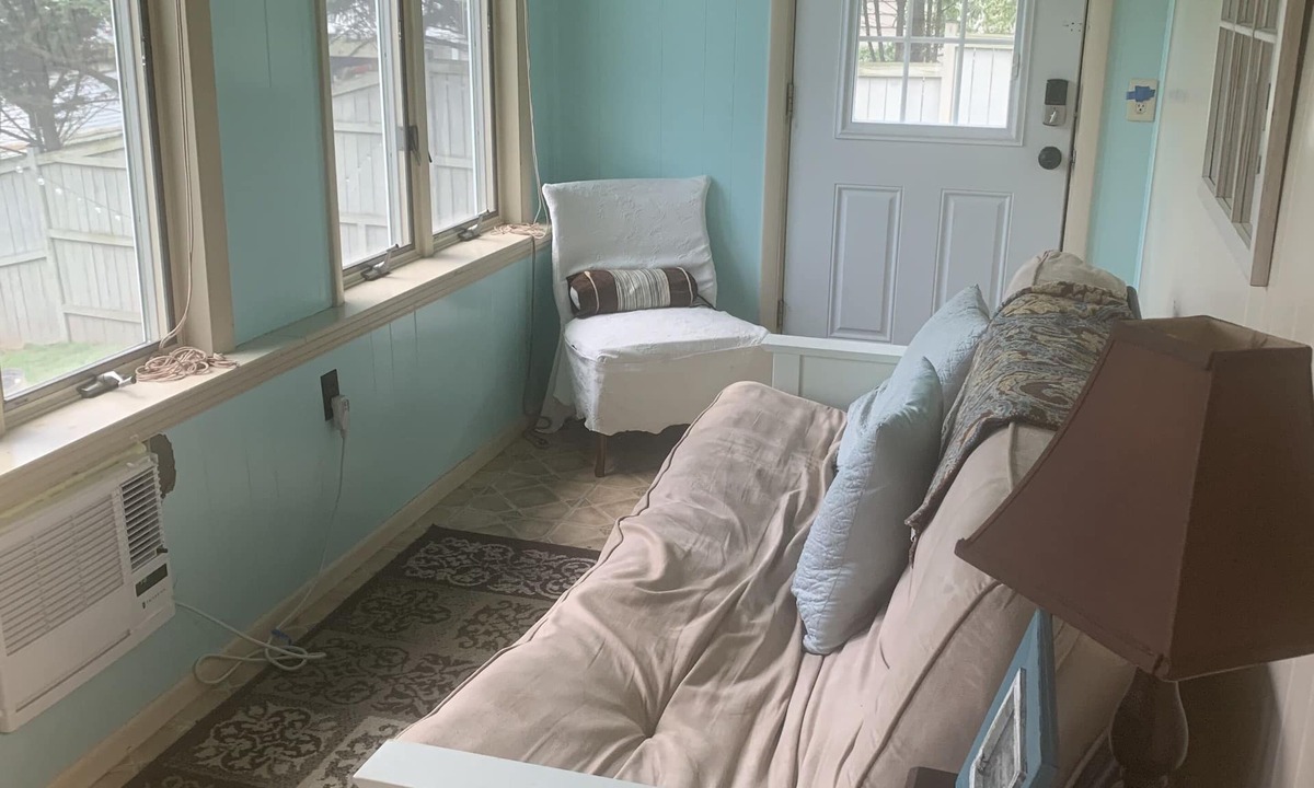 Berkeley Springs House | Charming Cottage at the Edge of Town