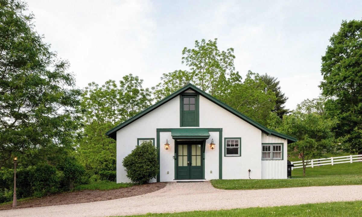 Warm Springs House | Charming Getaway Steps to Swimming Pool, Hot Tub and more!