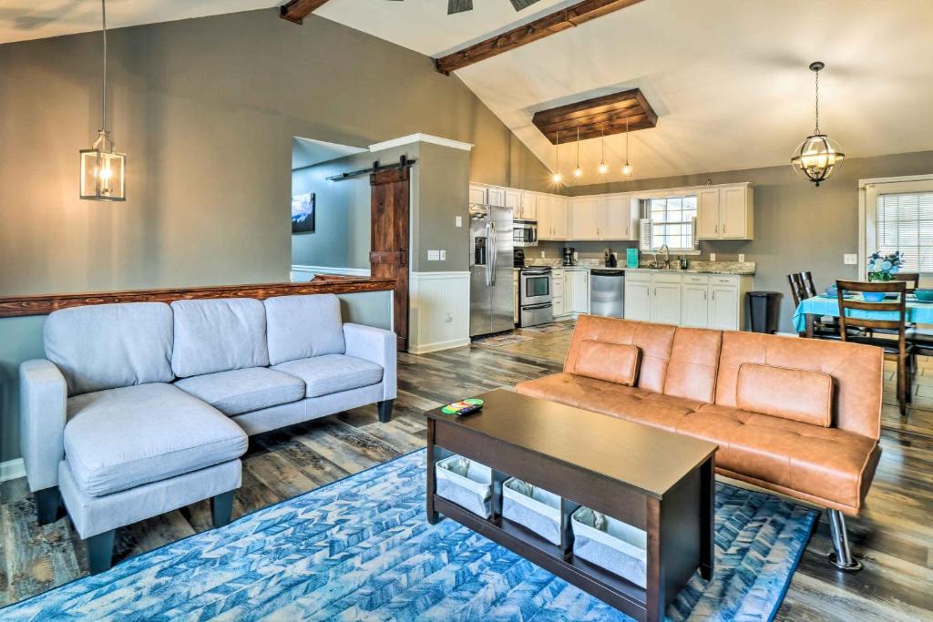 Fort Oglethorpe House | Charming Home with Pool Less Than 10 Mi to Chattanooga!