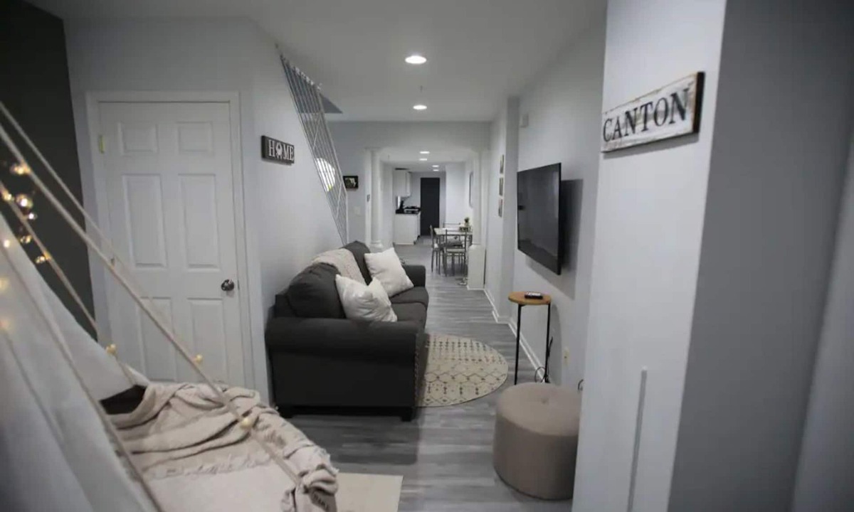 Canton House | Charming Townhouse in Baltimore City NO PET FEE