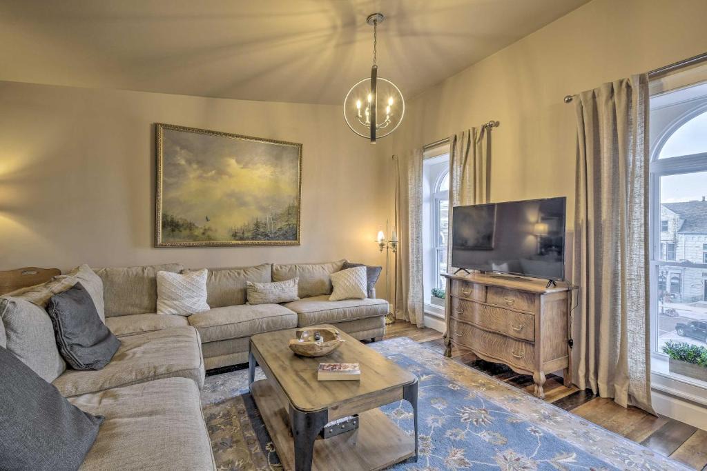 Georgetown Apartment | Chic Main Street Retreat Less Than 7 Mi to KY Horse Park!
