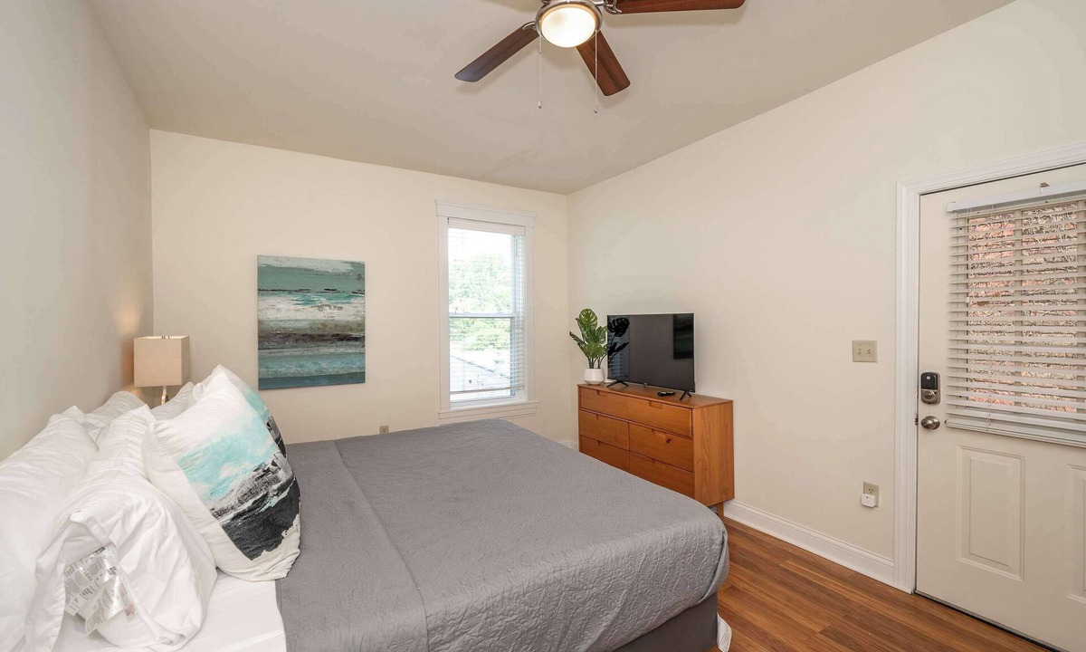 Mount Adams House | Cityscape Escape | Local Eateries