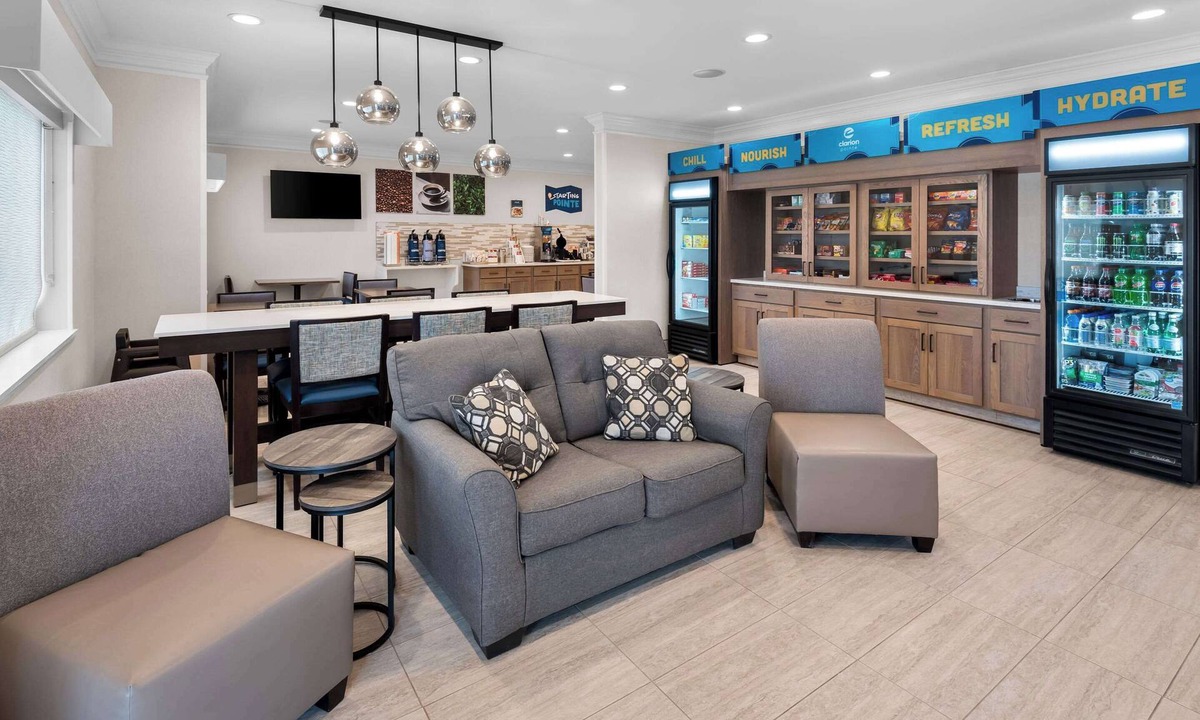 Mattoon Hotel | Clarion Pointe Mattoon near University