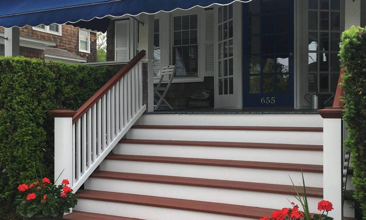 Avon House | CLASSIC BAYHEADER! Steps to Beach. 4 Bdrms. Sleeps 8.