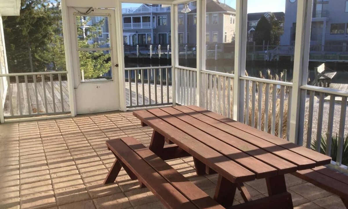 Loveladies House | CLASSIC LAGOON FRONT HOME
