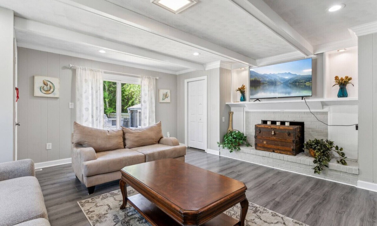 Coliseum Central Apartment | Coastal Retreat @ Coliseum| Pool, Bonus Rm, Gazebo