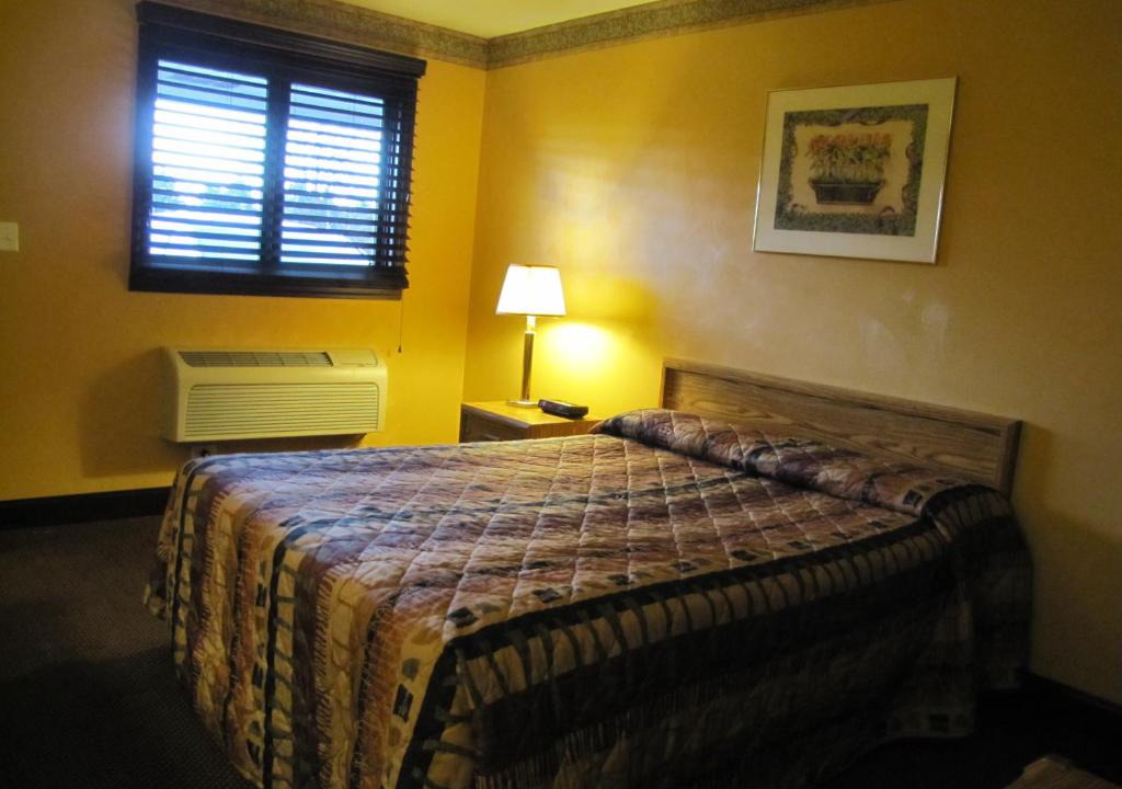 Mercer Hotel | Colonial Inn Mercer-Grove City