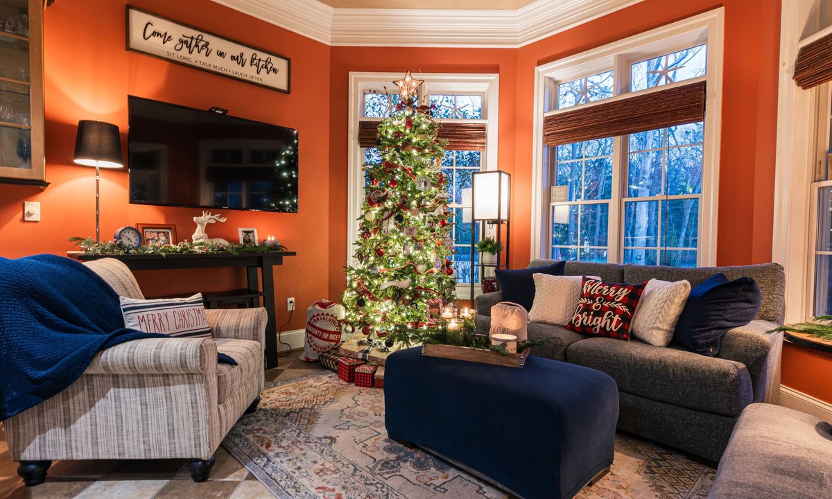 Berlin House | Come Celebrate the Holidays in Berlin, Maryland! Sleeps 12! + Linens & Towels!