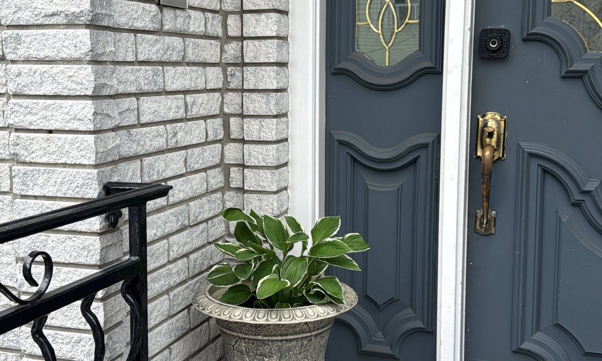 Ironbound District Apartment | Comfort apartment near Newark Airport with fitness room and AC in the ironbound.