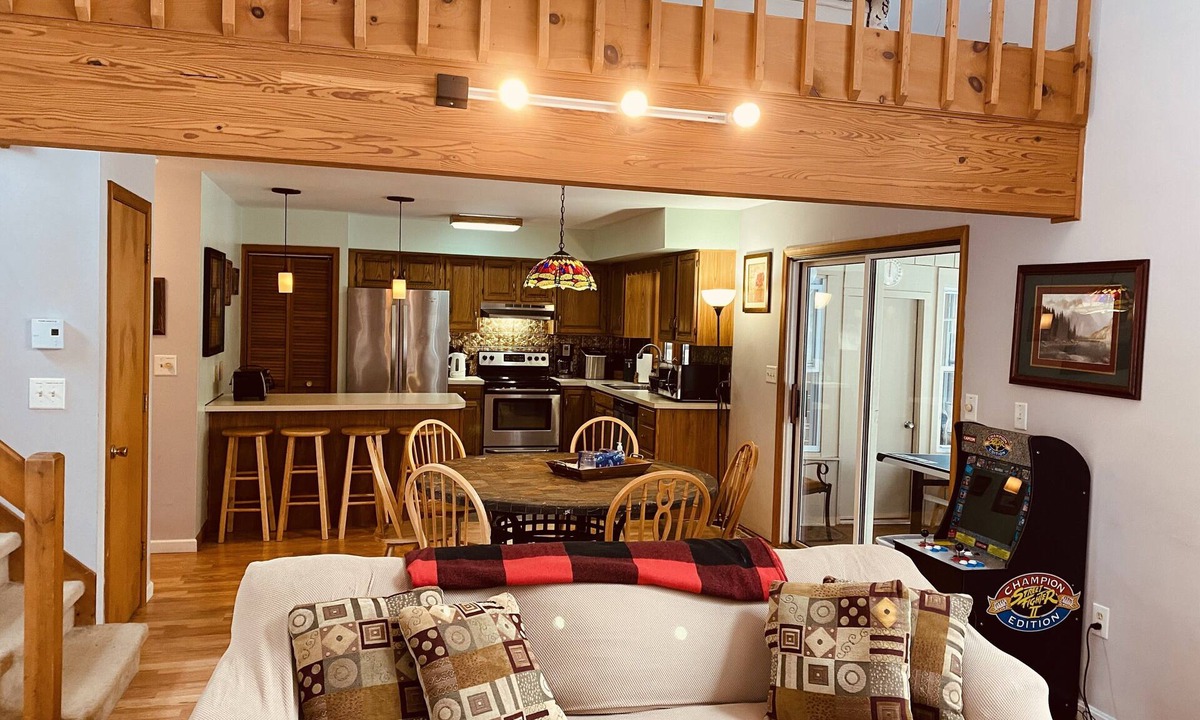 Locust Lake Village House | Comfortable Chalet with Golf Cart, Kayaks, Ping Pong Table, Firepit with AC