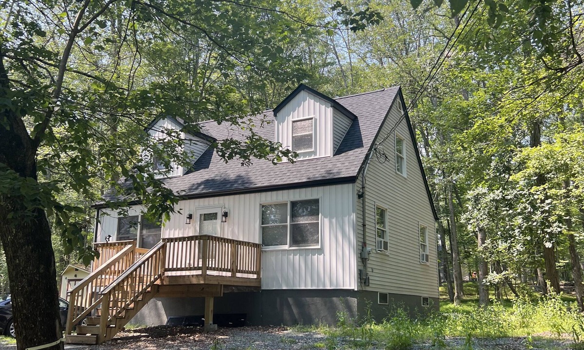 Lackawaxen House | Completely renovated house in amenities-filled Masthope community/Ski Big Bear