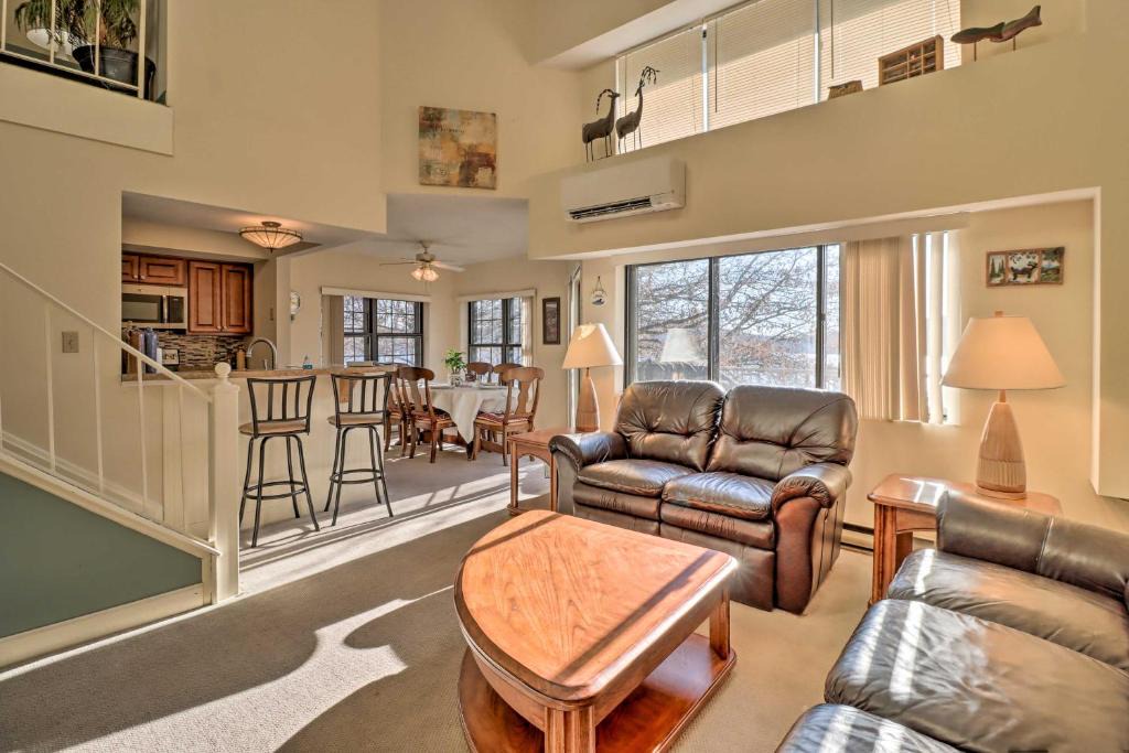 Lake Harmony Apartment | Condo on Big Boulder Lake Less Than 1 Mi to Slopes!