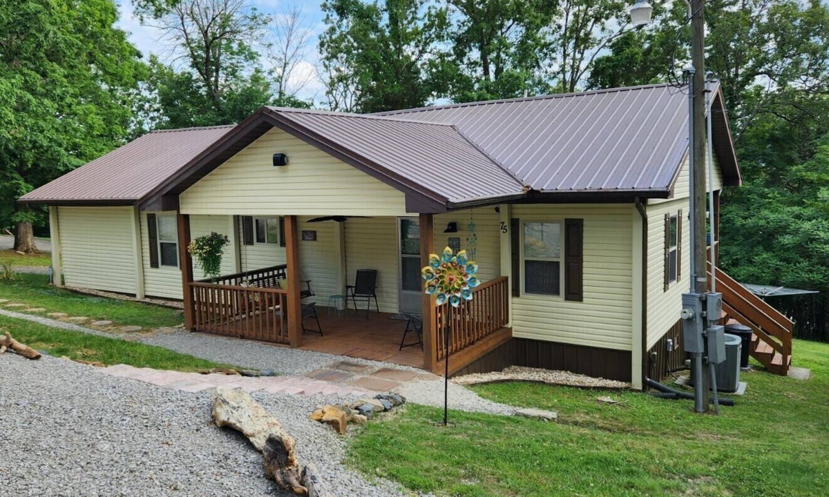 Nancy Cottage | Cottage at Lake Cumberland; 6m walk to water at Clearwater public boat ramp