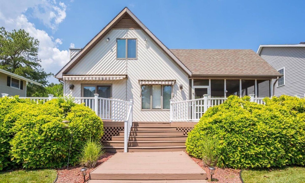 Ocean Pines Cottage | Cottage on the Canal minutes from Ocean City, Assateague Island and Ocean Downs