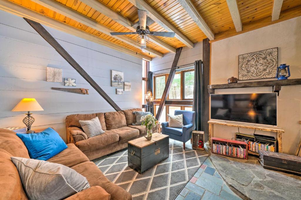 Cambridge Springs House | Country Escape with Fire Pit Near French Creek!