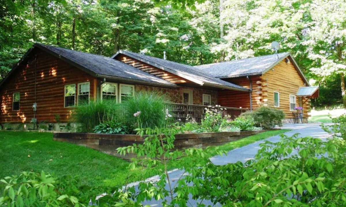 Dundee Cabin | Countryside Cabin Suite: Luxurious Cabin Suite in Amish Country, Ohio