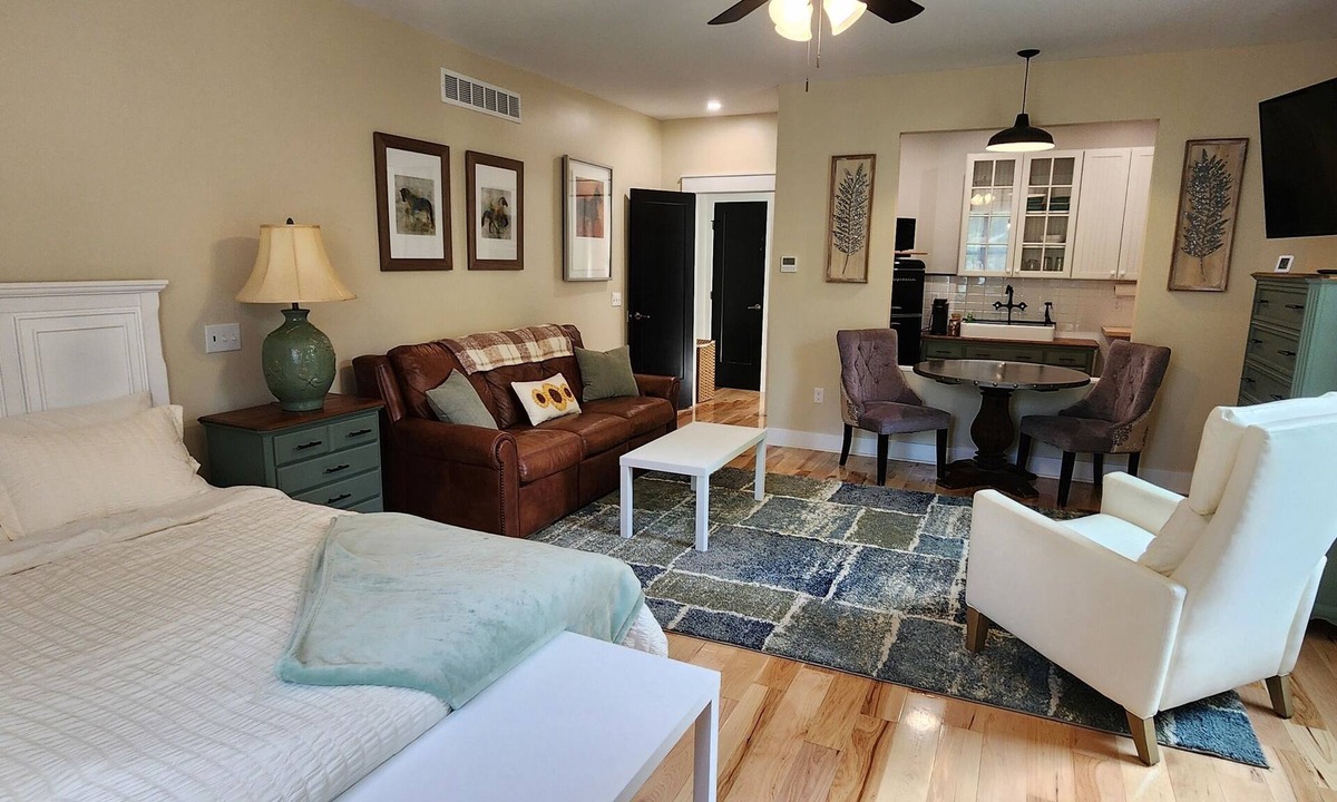Newark Apartment | Cozy 1-bedroom apartment with WiFi, AC in enjoyable Newark