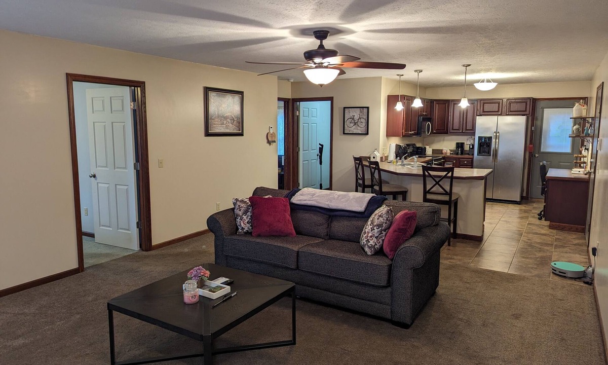 Geneva House | Cozy 2 bedroom on 25 wooded acres. 15 Minutes from Geneva on the lake