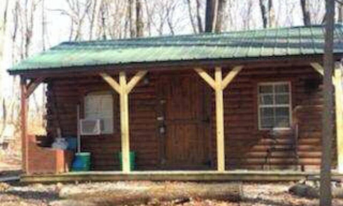 McArthur Cabin | Cozy Amish Log Cabin, Near Caves, Grill, Fire Pit, DirecTV, High-Speed WiFi!