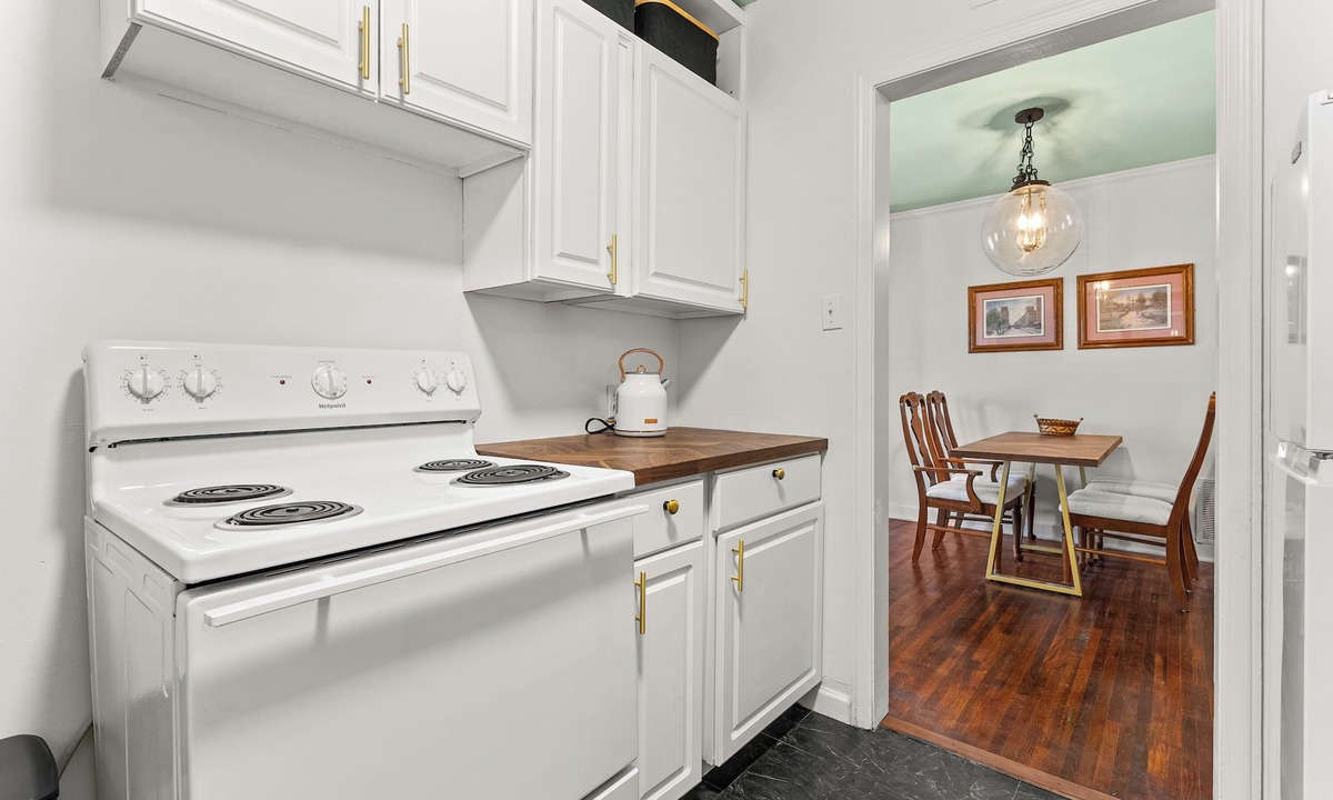 Joffre House | Cozy and Quiet East Memphis Duplexn