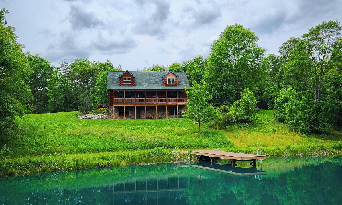 Manns Choice Cabin | Cozy cabin in tranquil setting overlooking pond
