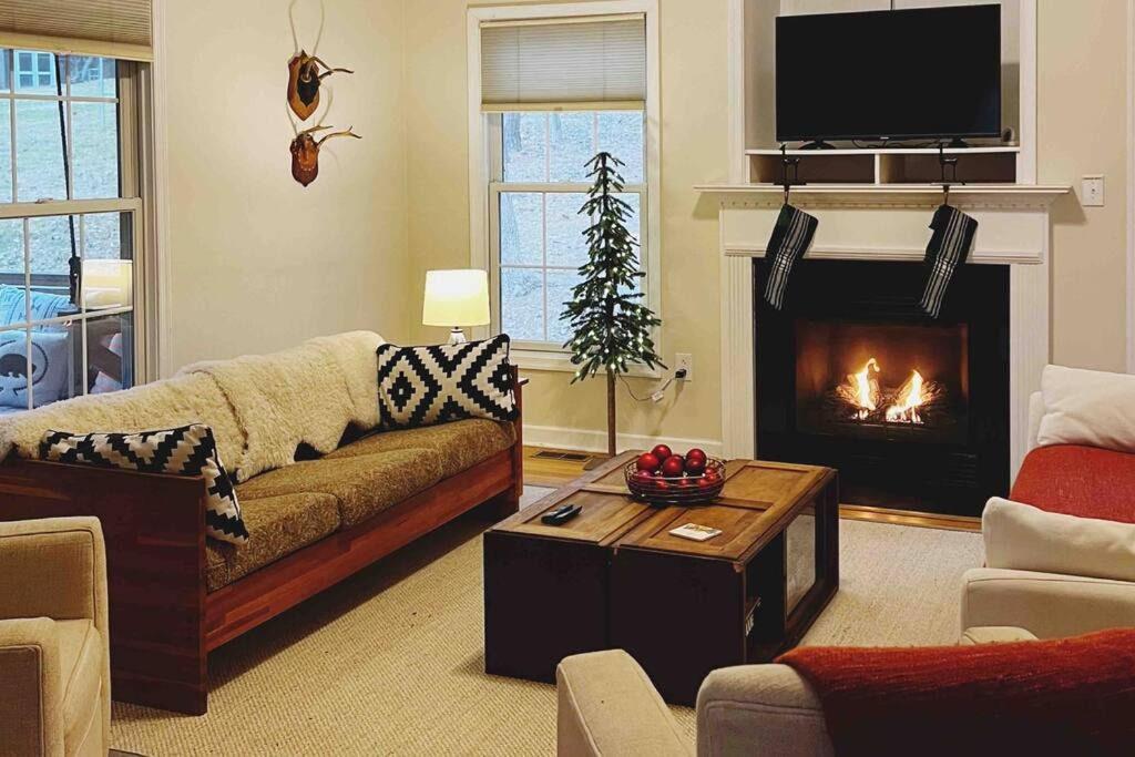 Luray House | Cozy Cabin w/Indoor Fireplace & Tranquil views