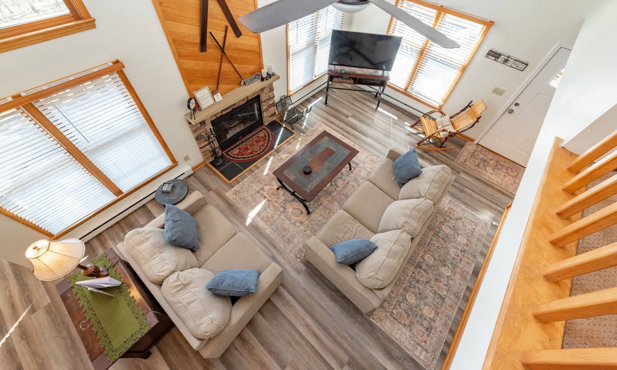 McHenry House | Cozy Dog Friendly Mountain Getaway w/Hot Tub