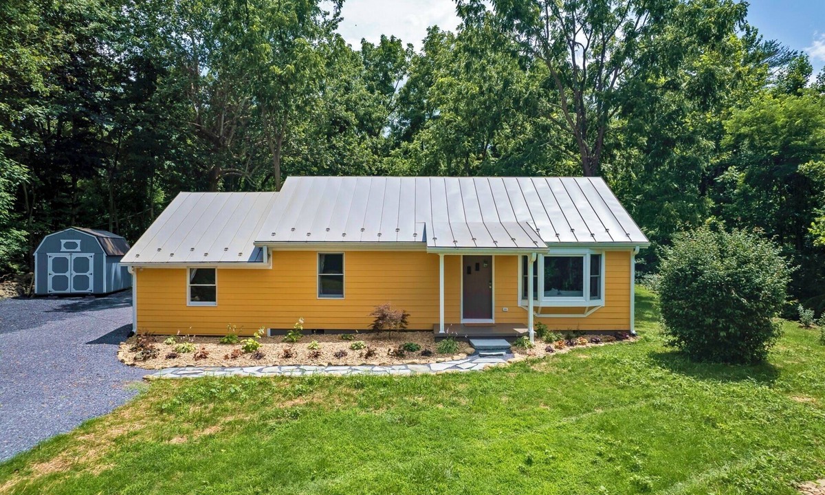 Luray House | Cozy European Cottage at Lake Arrowhead near Shenandoah National Park entrance