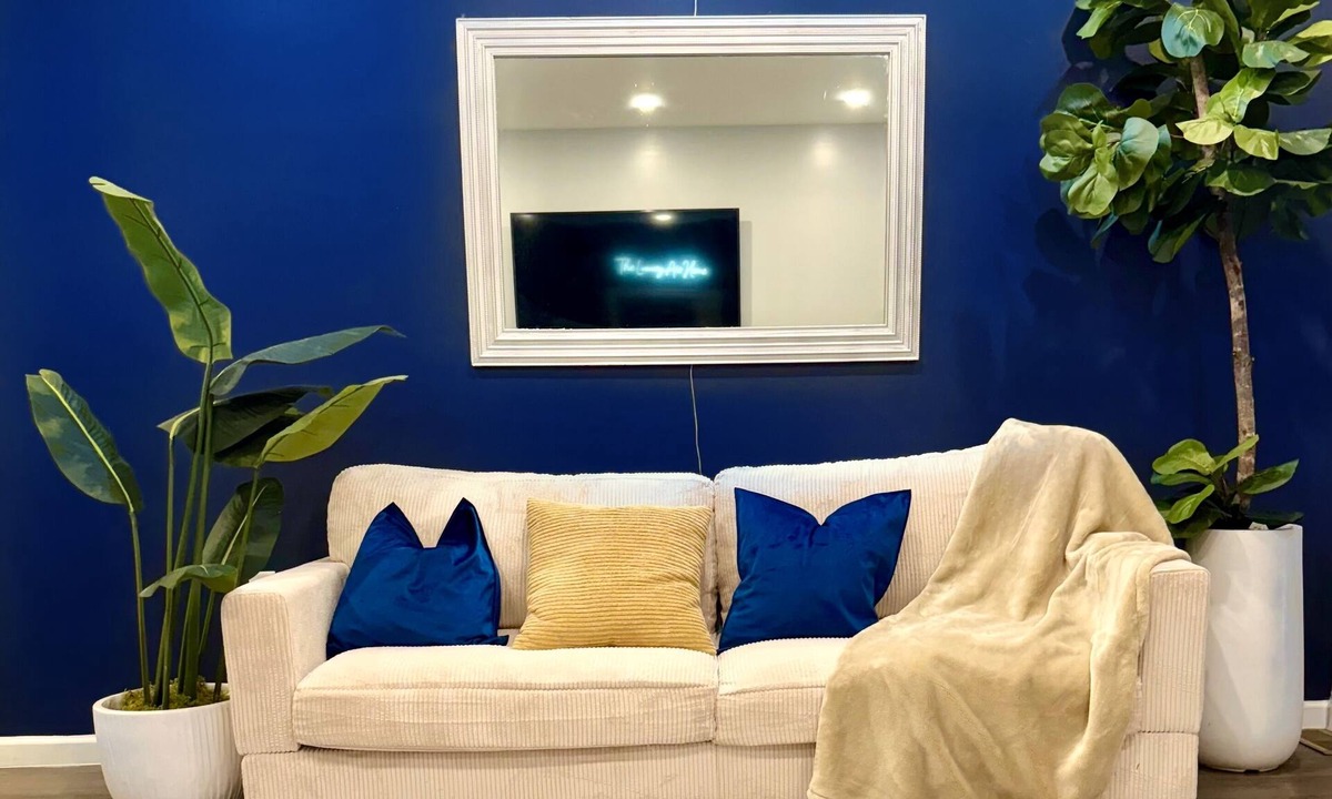 East Orange House | Cozy King Bed suite w/free Parking ,Self check in and WiFi
