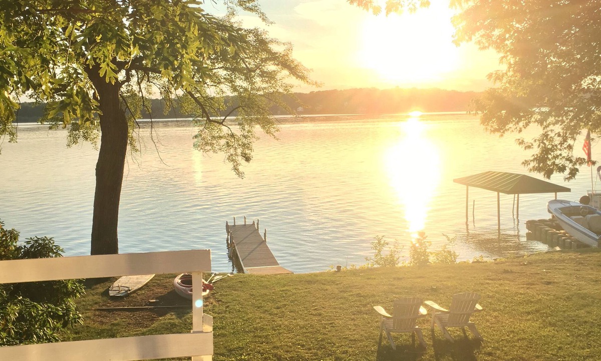 Orange Lake House | Cozy Lakefront Home - 278 FIVE STAR Reviews - Kayaks, Sunsets & Panoramic Views