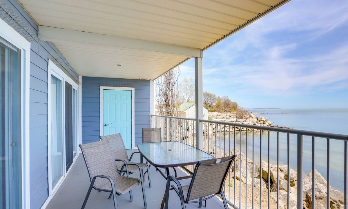 Put-in-Bay Condo | Cozy Lakefront Middle Bass Retreat w/Balcony