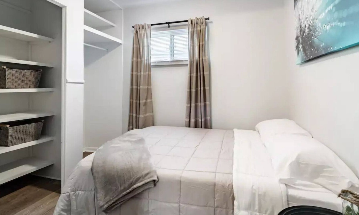Lakewood House | Cozy Lakewood Staycation