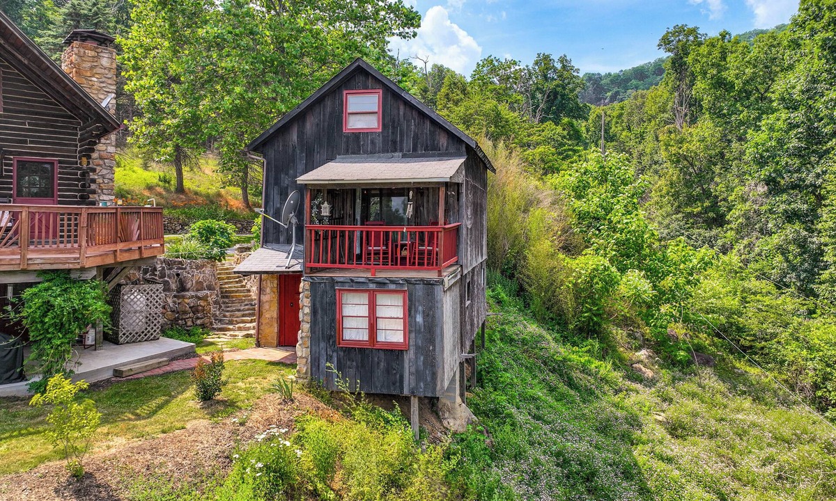 Stanley Apartment | Cozy Luray Cabin w/Views: Near Hiking Trails!
