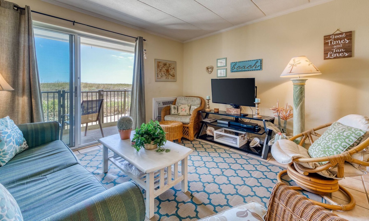 Midtown Ocean City Condo | Cozy Oceanfront Condo with Beach Views and Easy Access
