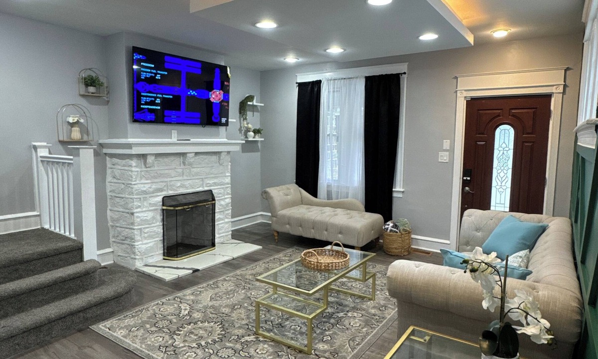 Yeadon House | Cozy Retreat near Downtown Philly, UPenn, Sleeps 8, QBed, Fast Wi-Fi