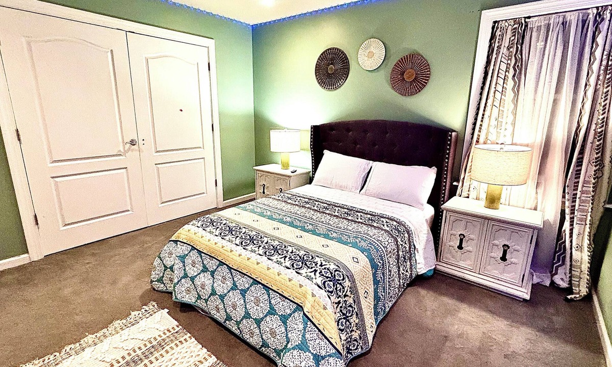 Zionhill House | Cozy room in a big home on a 6 acre resort-like Tranquil property
