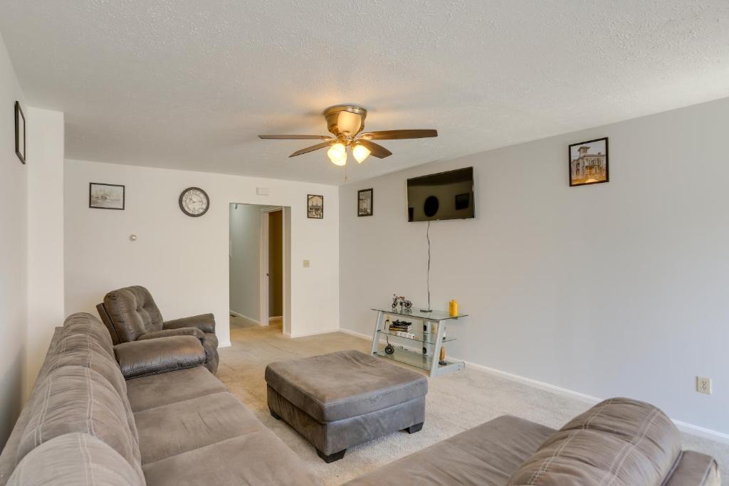 Sandusky Apartment | Cozy Sandusky Apartment about 4 Mi to Cedar Point!