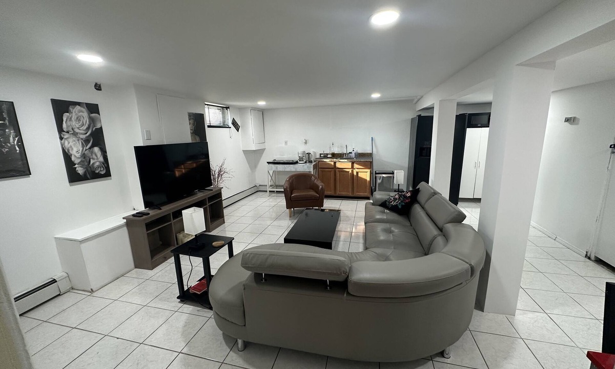 Englewood Apartment | Cozy Spacious Guest Suite 15 minutes from NYC