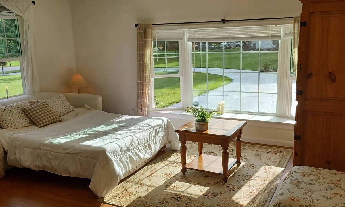 Lewisville Apartment | Cozy studio in charming Elkton with AC and WiFi included. 3 miles from Fair Hill