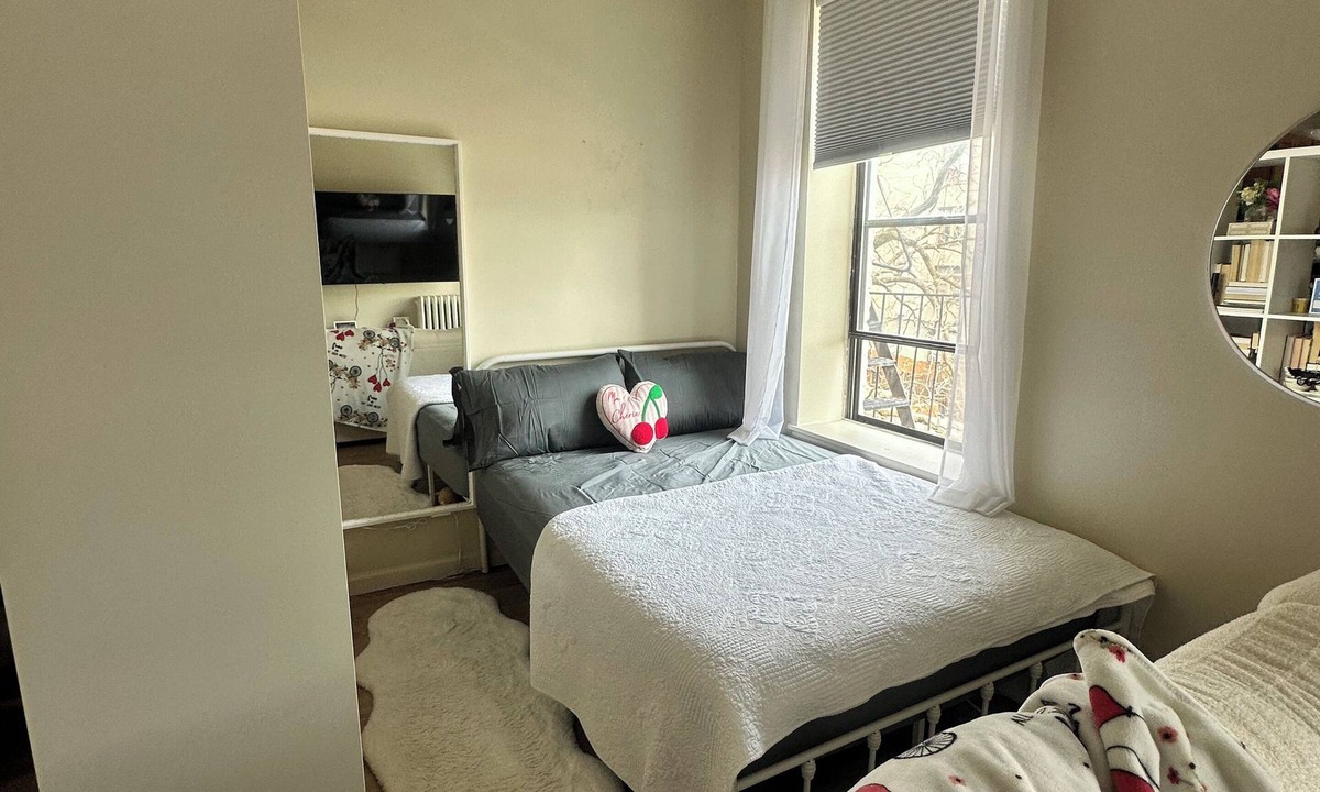 Mapleton Apartment | Cozy studio with WiFi and AC in Brooklyn just steps from N train
