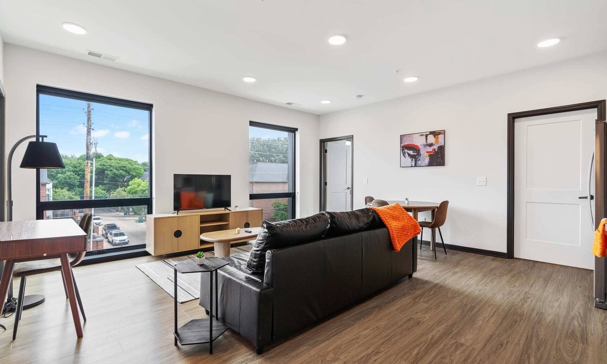 Lockerbie Square Apartment | CozySuites Mass with parking, lounge and roof deck 20