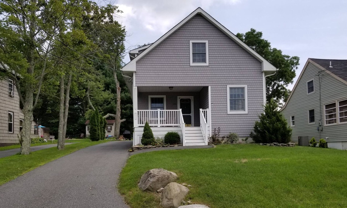 Frankford Cottage | Culver Lake Beach House is steps away from beautiful Beach
