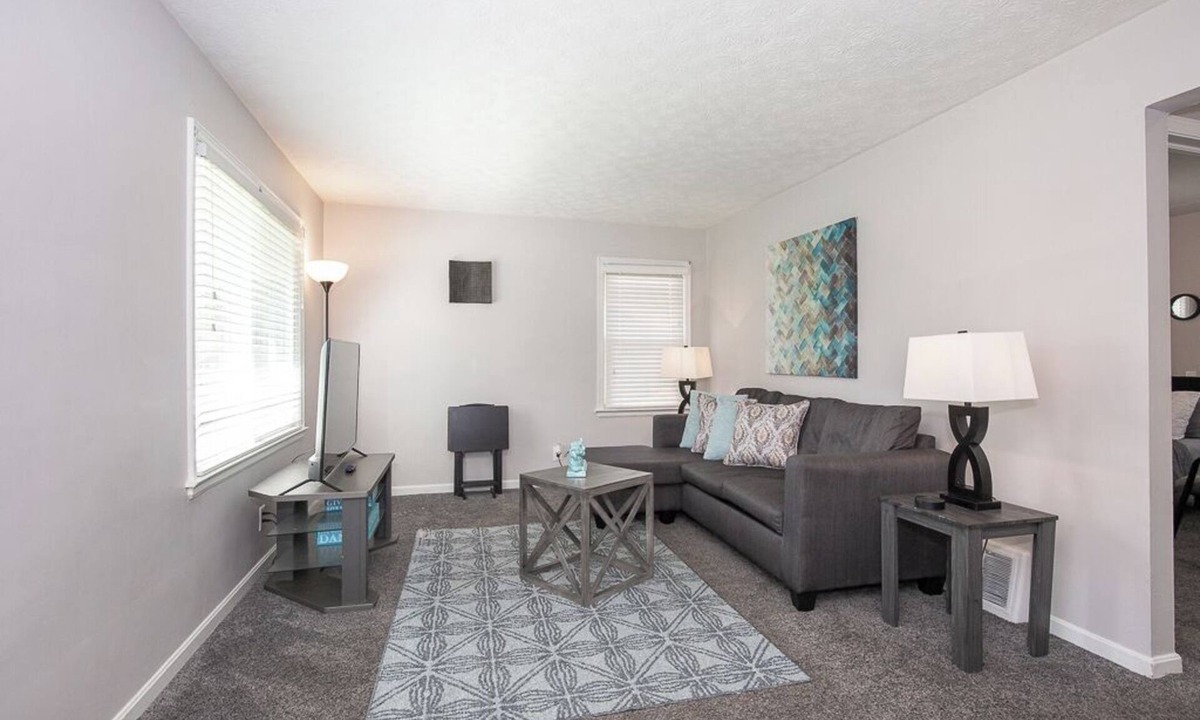 West Akron House | Cute 3Bdrm House | Laundry, Game Room, Backyard