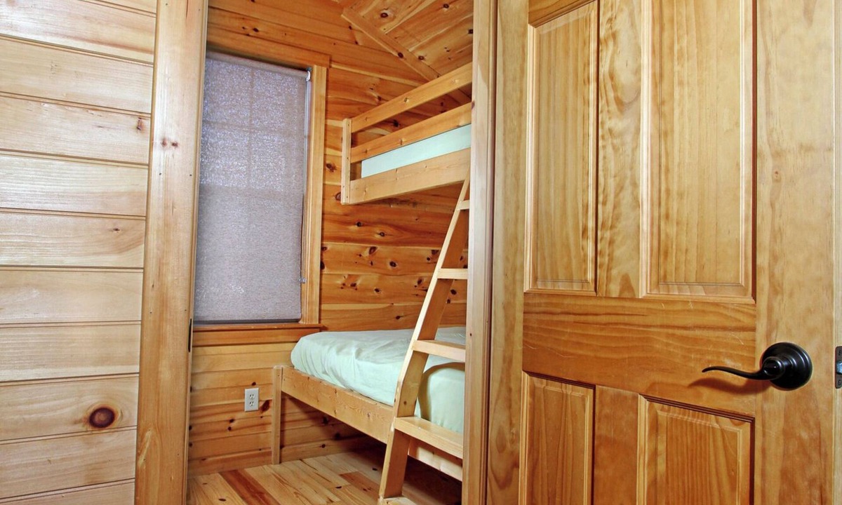 Spring Mills Cabin | Deluxe Cabin 71 w/4 Beds