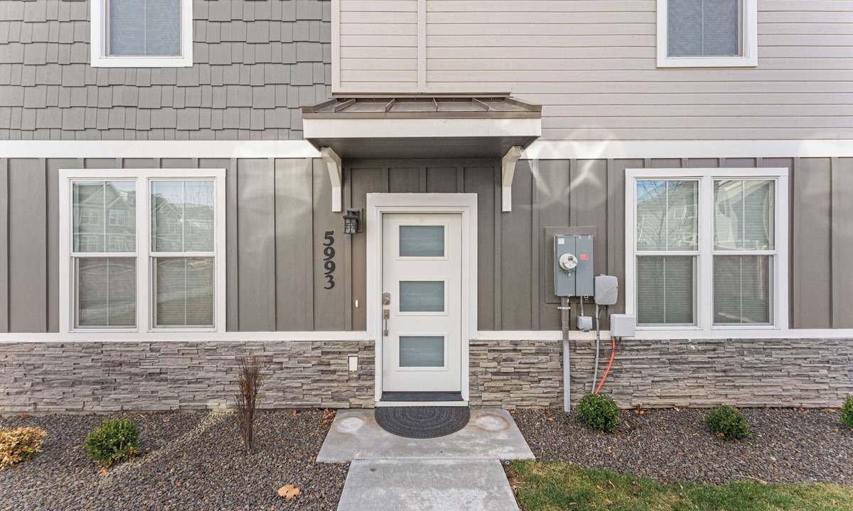 Southwest Ada County Alliance House | Dog Friendly Treasure Valley Retreat 3 bds 2.5 bth