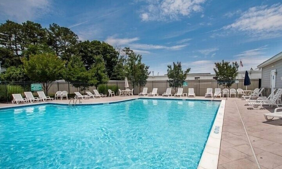 Rehoboth Beach House | Easy Walk/Bike to Beach Three Primary Bedrooms w/Pool/Parking