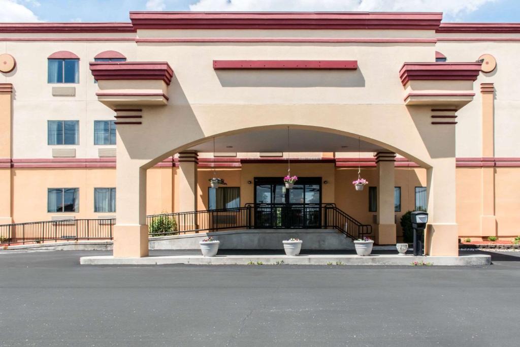 Carlisle Cabin | Econo Lodge Carlisle Central