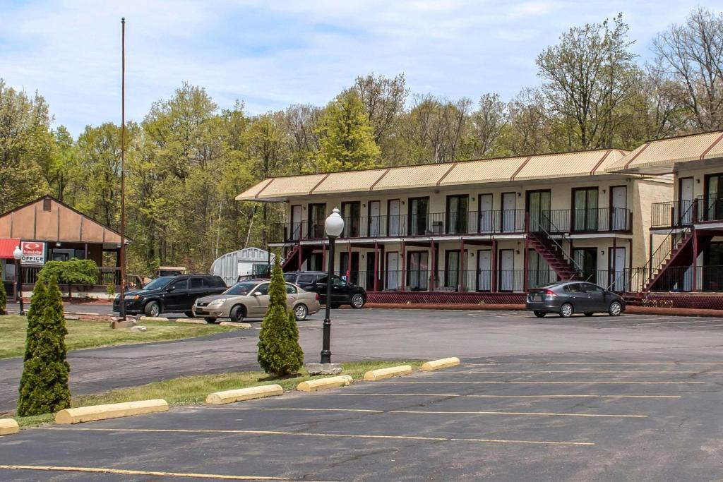 White Haven Hotel | Econo Lodge Inn & Suites Lake Harmony - Pocono Mountains Area